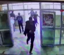 Şanlıurfa'da okula girip rastgele ateş a&ccedil;tı; o anlar g&uuml;venlik kamerasında