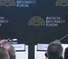 Şara'dan Antalya Diplomasi Forumu'nda 'şişe' g&ouml;ndermesi: İngiltere'den daha iyi