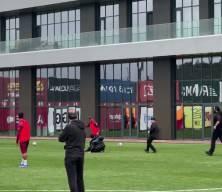 Taraftar sahaya girdi Noa Lang antrenmanda neye uğradığını şaşırdı! 