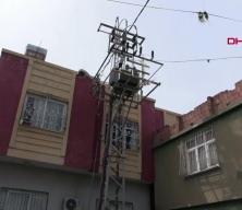 Trafoya takılan u&ccedil;urtmasını almak isterken akıma kapılan &ccedil;ocuk ağır yaralandı; babadan ihmal iddiası