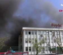 &Uuml;mraniye'deki bir iş yerinde &ccedil;ıkan yangına m&uuml;dahale ediliyor