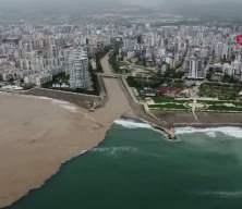 Yaylalardaki sel Akdeniz&rsquo;in rengini değiştirdi