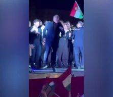 Muhtemel Bakandan dans şovu! Macaristan'da se&ccedil;im kutlaması