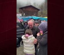 Ayder Yaylası&rsquo;nda mahsur kalan aile kurtarıldı: Duygusal anlar yaşandı