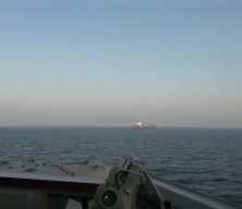 ABD ordusu H&uuml;rm&uuml;z Boğazı'nda, İran gemisini vurdu