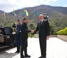 Aliyev ile Zelenskiy Gebele&rsquo;de bir araya geldi