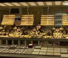 Altın fiyatlarında savaş etkisi s&uuml;r&uuml;yor: Gram ve ons y&uuml;kselişte