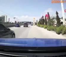 Bursa&rsquo;da trafikte tehlikeli anlar: Makas atan s&uuml;r&uuml;c&uuml; kazaya davetiye &ccedil;ıkardı