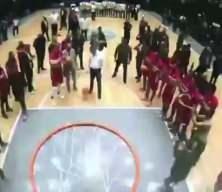 Cumhurbaşkanı Şara&rsquo;nın basketbol oynadığı anlar kameralara yansıdı