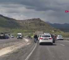 Diyarbakır&rsquo;da midib&uuml;s devrildi: 1 &ouml;l&uuml;, 12 yaralı