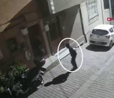 Kağıthane&rsquo;de bina girişinde taciz iddiası; kadının &ccedil;ığlığı sonrası ka&ccedil;an ş&uuml;pheli fırında yakalandı 