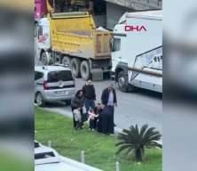 Kağıthane&rsquo;de kazada yaralanan kadın sinir krizi ge&ccedil;irdi; kucağındaki bebekle kamyonet s&uuml;r&uuml;c&uuml;s&uuml;ne bağırdı