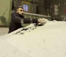 Kış geri d&ouml;nd&uuml;: Kar kalınlığı 15 santimetreyi aştı