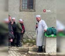 "K&ouml;y&uuml;n neşesi" engelli gen&ccedil; herkesi g&ouml;zyaşlarına boğdu: İmam ayakta durmakta g&uuml;&ccedil;l&uuml;k &ccedil;ekti