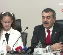 Milli Eğitim Bakanlığı koltuğuna 11 yaşındaki Defne oturdu