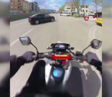 Motosiklet ile otomobilin &ccedil;arpışması tı... O anlar kask kamerasına yansıdı