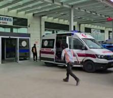 &Ouml;ğrenci servis minib&uuml;s&uuml; direğe &ccedil;arptı; 13 yaralı