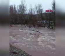 Sivas&rsquo;ta sağanak sonrası Kızılırmak taştı: K&ouml;y sular altında kaldı