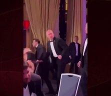 Trump'a  d&uuml;zenlenen suikast girişimine d&uuml;nyada peş peşe tepkiler geldi