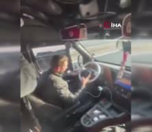 Yolcu dolu dolmuşta cep telefonuyla oynadı, faciaya davetiye &ccedil;ıkardı