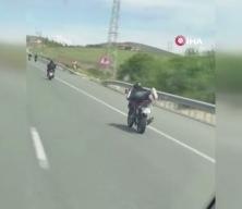 Elazığ'da motosiklet &uuml;zerinde &ouml;l&uuml;m&uuml;ne yolculuk kamerada