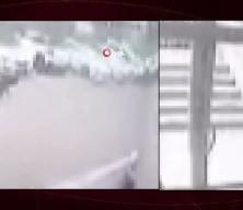Beylikd&uuml;z&uuml;'nde sokak k&ouml;peklerinin kovaladığı vatandaş kıl payı kurtuldu
