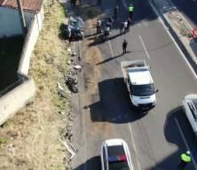 Bornova'da freni patlayan tır karşı şeride ge&ccedil;ti: &Ouml;l&uuml; ve yaralılar var