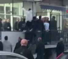 Bursa'da tekmeli sopalı kavga kamerada!