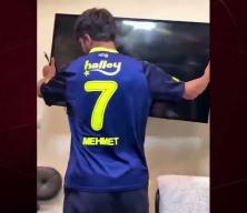 Derbi yenilgisi sonrası g&ouml;z&uuml; d&ouml;nm&uuml;ş taraftar: Hıncını televizyondan &ccedil;ıkardı!