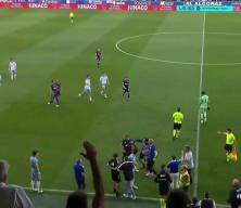 Kaleci kırmızı kart g&ouml;rd&uuml;! Rakibine yumruk attı