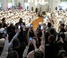 K&uuml;&ccedil;&uuml;k&ccedil;ekmece'de 232 hafız icazet aldı! Aynı g&uuml;n iki sevin&ccedil;: Dev k&uuml;lliye a&ccedil;ıldı!