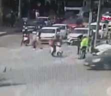 Moto kurye, polislerin &lsquo;heimlich&rsquo; manevrası ile hayata tutundu