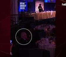 Saldırıda herkes ka&ccedil;ışırken o istifini bile bozmadı! "Hijyen takıntım var, yere yatmam"