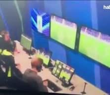 VAR skandalı! Gizlice girdi, hakemlerle gizli kod oluşturdu!