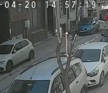 2 kadın kasayı kucaklarına alıp g&ouml;t&uuml;rd&uuml;ler: 7 milyonluk hırsızlık kamerada