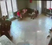Beylikd&uuml;z&uuml;'nde yaşlı bakımevinde işkence g&ouml;r&uuml;nt&uuml;lerinin ardından 4 kişi g&ouml;zaltına alındı....