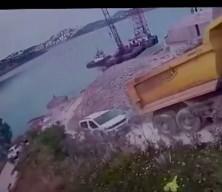 Bodrum'da denize d&uuml;şen hafriyat kamyonu az kalsın daha b&uuml;y&uuml;k faciaya neden oluyordu