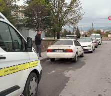  Cinayet ş&uuml;phelilerinin ka&ccedil;tıkları otomobil ikametlerinin yakınında bulundu