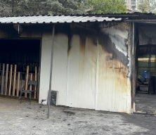 Ey&uuml;psultan'da adak kurban satış merkezinde &ccedil;ıkan yangında 1 kişi &ouml;ld&uuml;