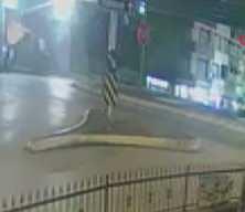 Gece yarısı korkun&ccedil; kaza: Motosiklet pikaba &ccedil;arptı, 2 kişi ağır yaralı