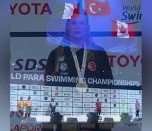 Milli para y&uuml;z&uuml;c&uuml; Defne Kurt'a yılın sporcusu &ouml;d&uuml;l&uuml;