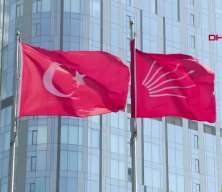 &Ouml;zg&uuml;r &Ouml;zel fena sinirlendi: Makam odasına &ccedil;ağırıp fır&ccedil;aladı