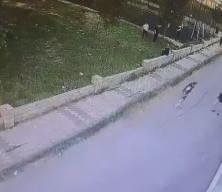 B&uuml;y&uuml;k&ccedil;ekmece'de 15 yaşındaki Abdulbaki'nin &ouml;ld&uuml;ğ&uuml; bı&ccedil;aklı kavga kamerada