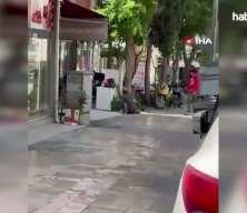 Cezaevinden &ccedil;ıkıp vurduğu husumetlisinin başında polis gelene kadar bekledi