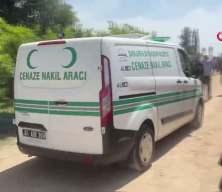 Evin damında &ouml;l&uuml; bulunan 5 yaşındaki &ccedil;ocuk defnedildi