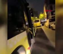 Fatih'te inşaat demiri İETT otob&uuml;s&uuml;n&uuml;n altını delerek i&ccedil;eri girdi; yolcu yaralandı