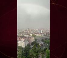 İstanbul'da bahar havası bir anda sağanağa d&ouml;nd&uuml;