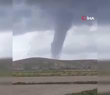 İzmir'de Ege a&ccedil;ıklarında dev hortum kamerada