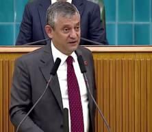 &Ouml;zg&uuml;r &Ouml;zel grup toplantısından Burcu K&ouml;ksal'a sert s&ouml;zlerle y&uuml;klendi