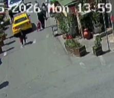 Şişli&rsquo;de geri geri giden taksi, yaşlı kadını altına aldı